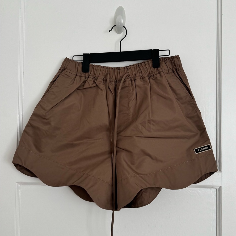 NWT GANNI SCALLOPED SHORT SZ EU 38